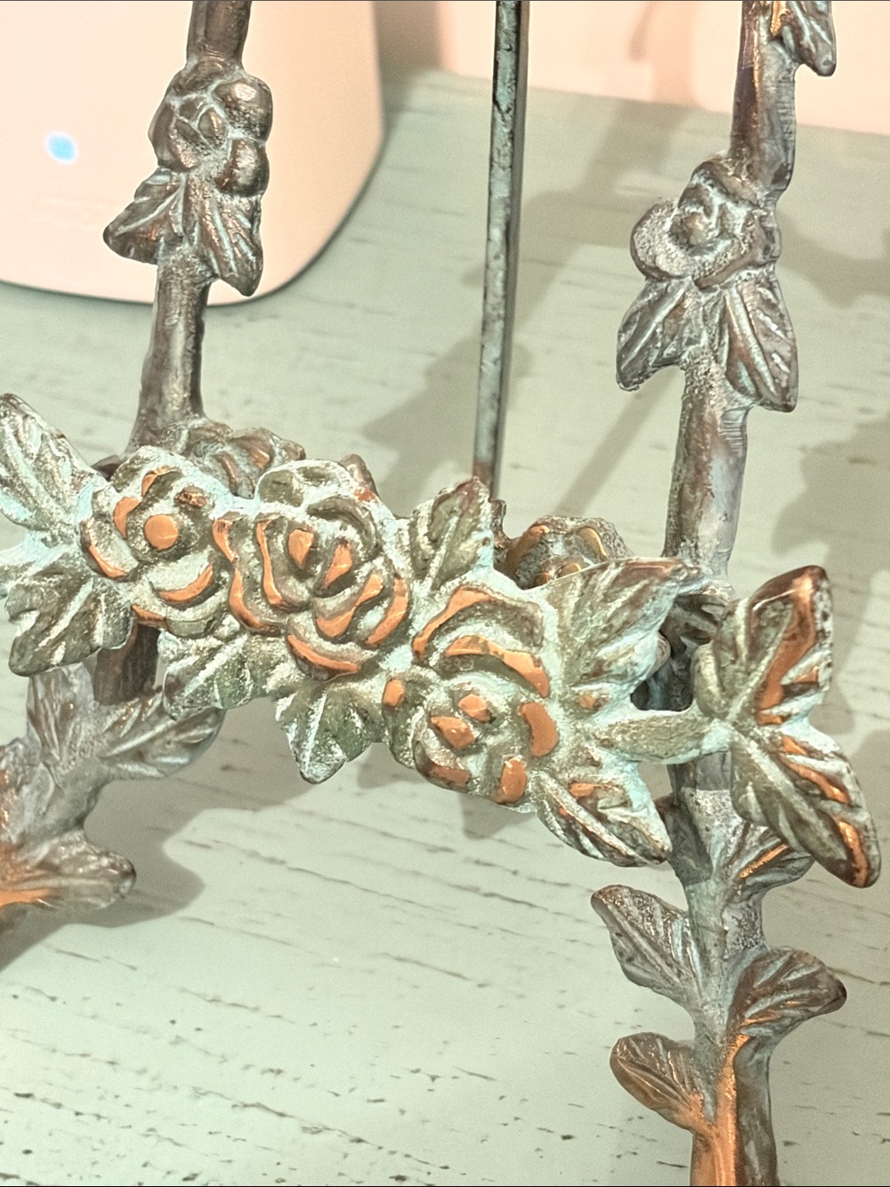 Decorative Floral Metal Easel Stand Green Patina cottagecore shabby ROSES - Picture 3 of 5